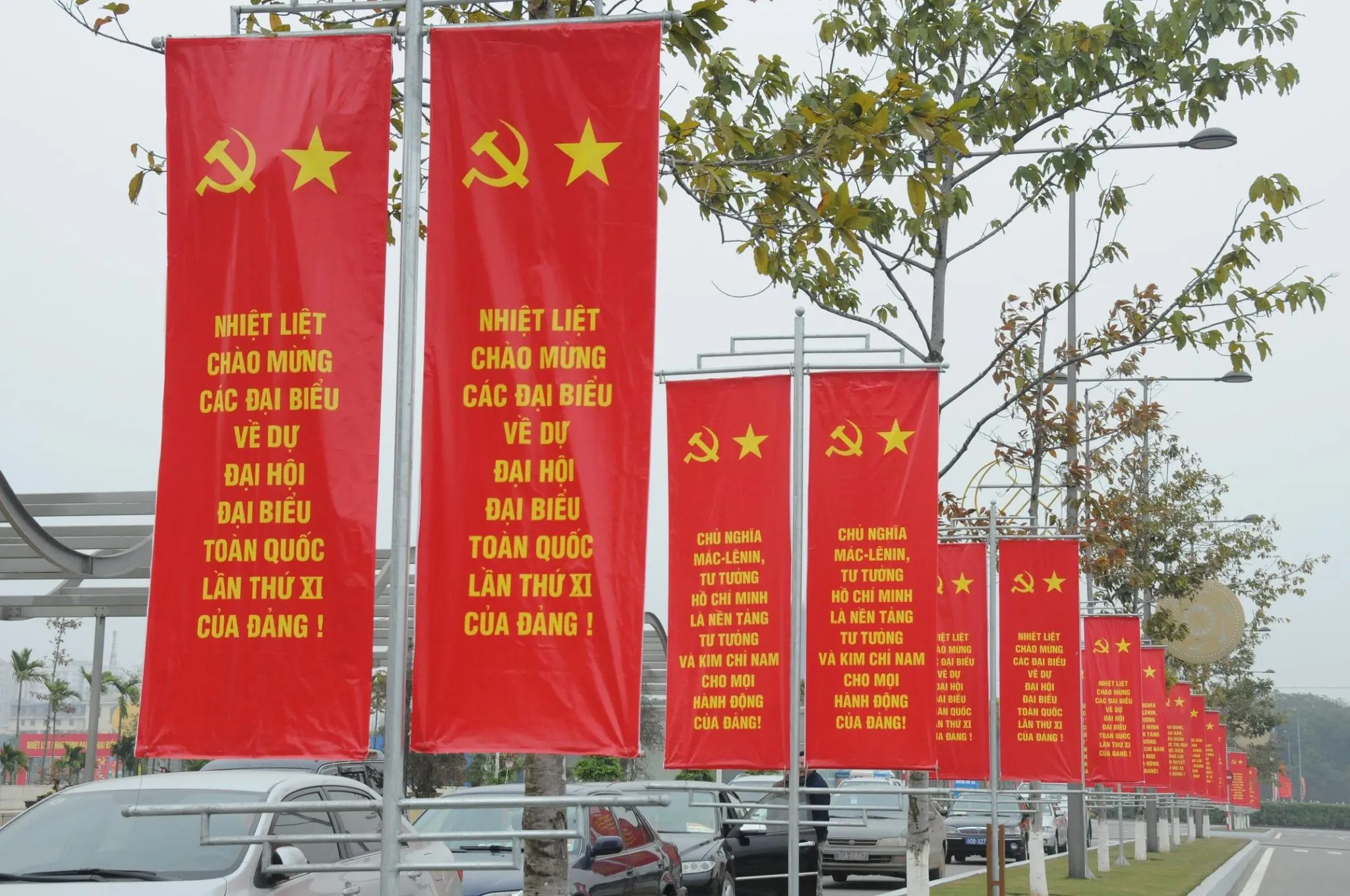 Băng rôn là một loại biểu ngữ lớn Băng rôn là một loại biểu ngữ lớn