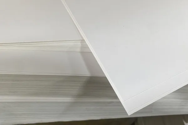 Giấy Ivory là một loại giấy cao cấp Giấy Ivory là một loại giấy cao cấp