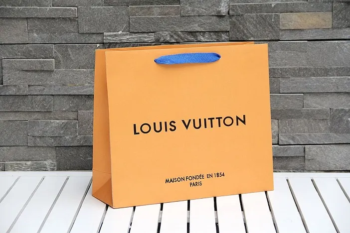 Lưu ý khi thiết kế túi giấy cho shop thời trang Lưu ý khi thiết kế túi giấy cho shop thời trang