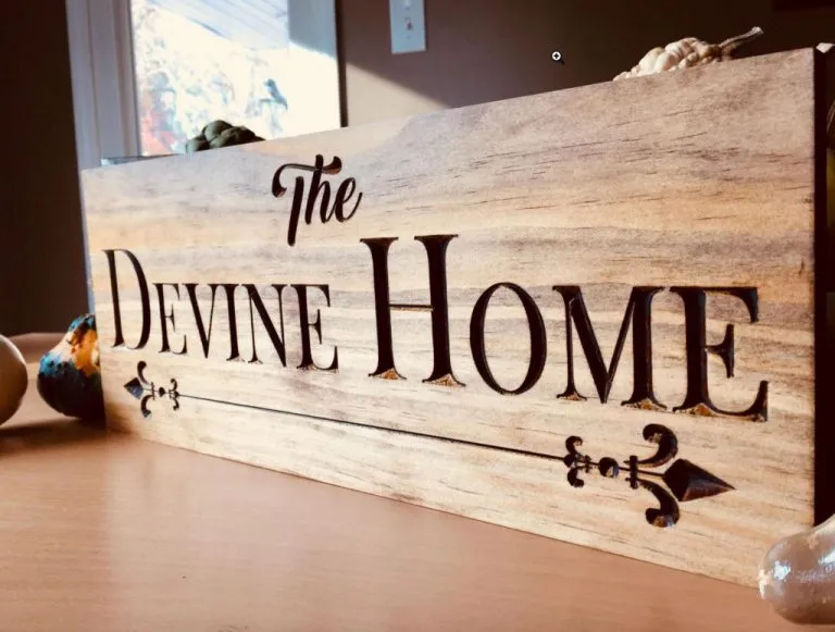 Bảng hiệu chữ gỗ the Devine Home Bảng hiệu chữ gỗ the Devine Home