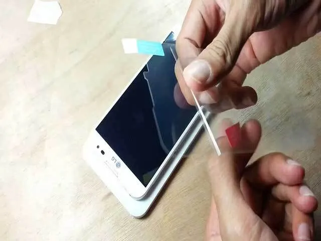 Cách dán decal điện thoại chi tiết Cách dán decal điện thoại chi tiết