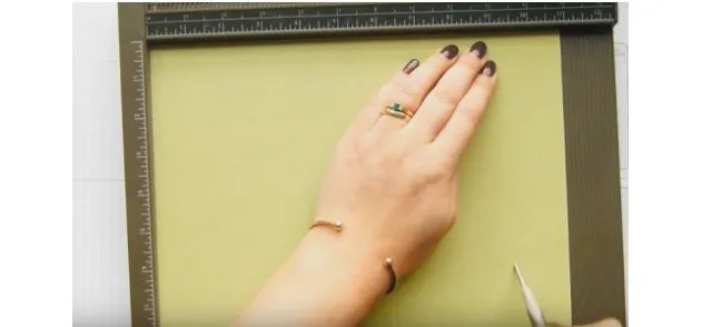 Bước 1: Chuẩn bị một mảnh bìa Bước 1: Chuẩn bị một mảnh bìa