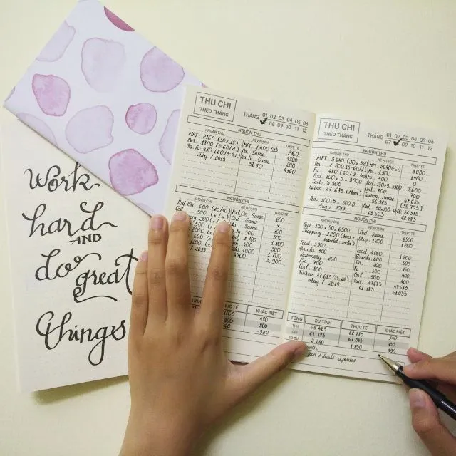 Cuốn sổ tay thu chi được hoàn thiện Cuốn sổ tay thu chi được hoàn thiện