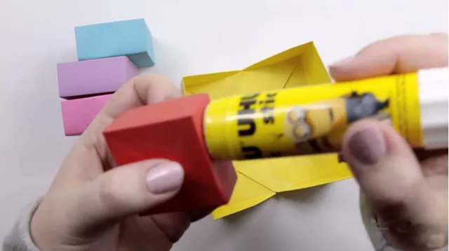 Dán keo lên Dán keo lên