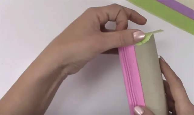 Dán lên đầu hình hộp bút Dán lên đầu hình hộp bút