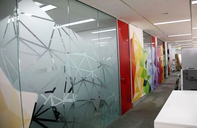 Decal dán kính Decal dán kính