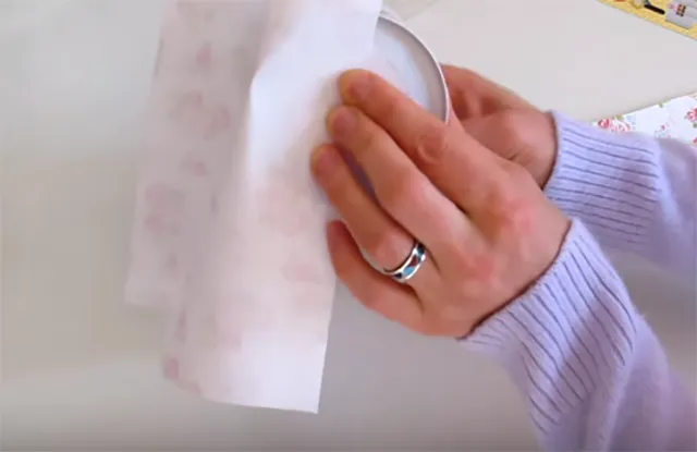 Gập giấy và tạo thành nửa hình tròn Gập giấy và tạo thành nửa hình tròn