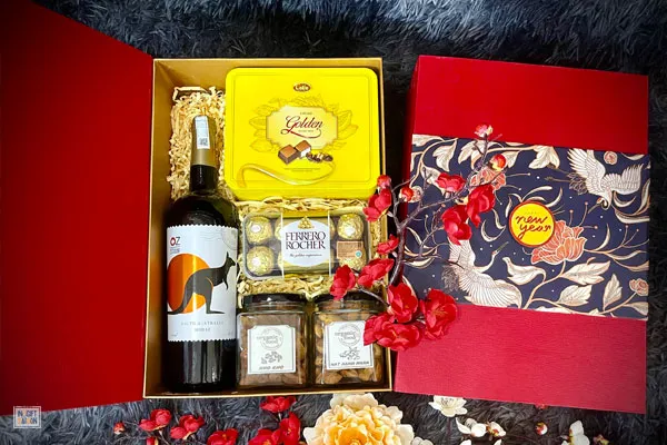 Sử dụng hộp giấy giúp cho món quà thêm phần sang trọng hơn