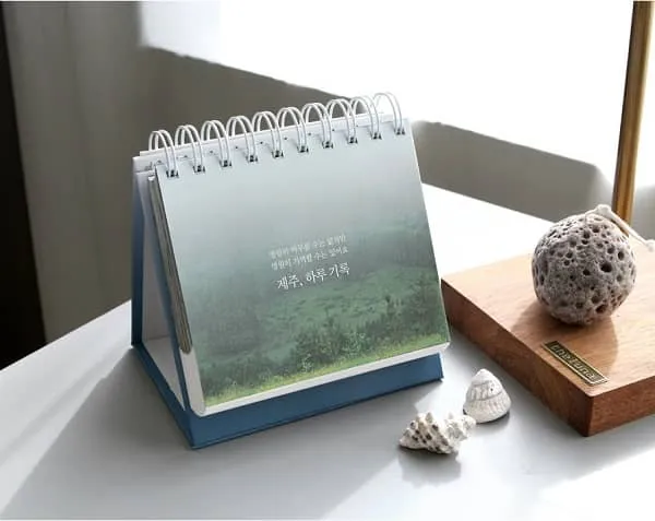 Mẫu lịch để bàn đơn giản Mẫu lịch để bàn đơn giản