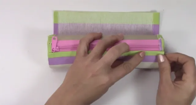 Phết keo lên để dán Phết keo lên để dán