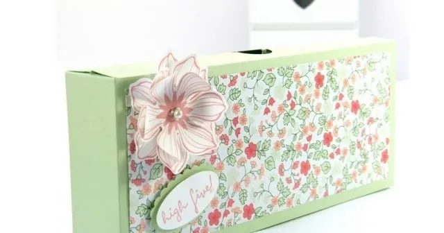 Sản phẩm hộp chữ nhật được trang trí đẹp mắt