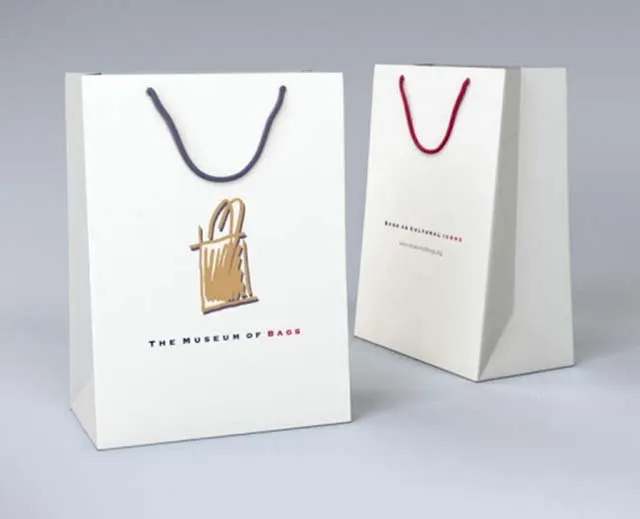 Túi giấy Duplex với quai xách tiện lợi đựng quần áo Túi giấy Duplex với quai xách tiện lợi đựng quần áo