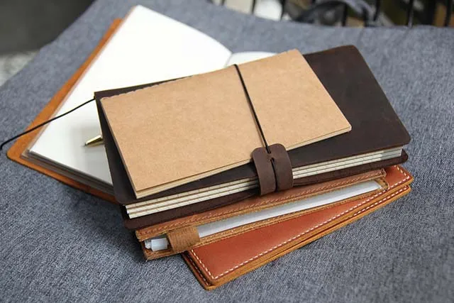 Sổ tay handmade nhỏ gọn với bìa da thật sang trọng Sổ tay handmade nhỏ gọn với bìa da thật sang trọng