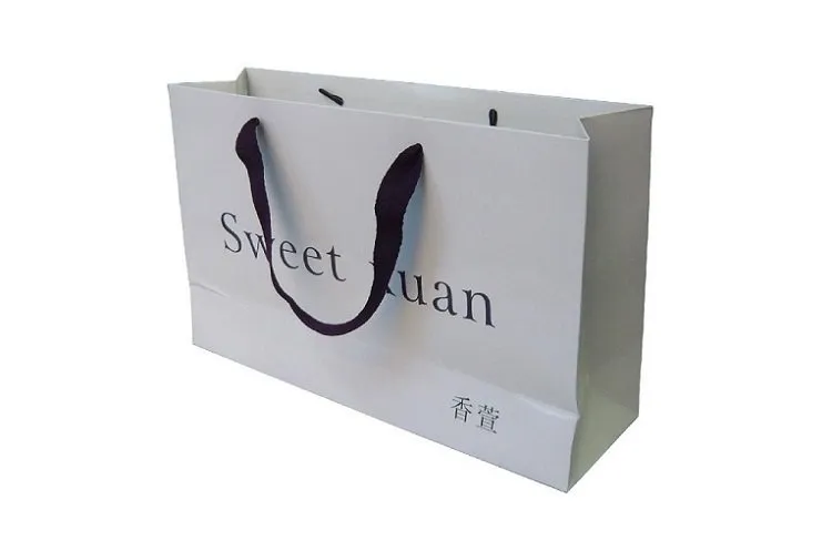 Thiết kế dây túi phù hợp khi in túi cho cửa hàng thời trang Thiết kế dây túi phù hợp khi in túi cho cửa hàng thời trang