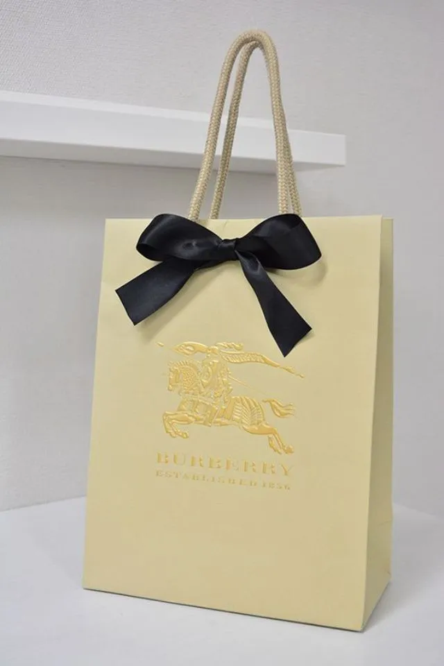 Thiết kế túi giấy cần quan tâm tone có hài hòa không Thiết kế túi giấy cần quan tâm tone có hài hòa không