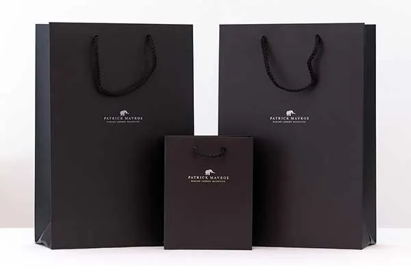 Túi giấy mỹ thuật màu đen dây xoắn